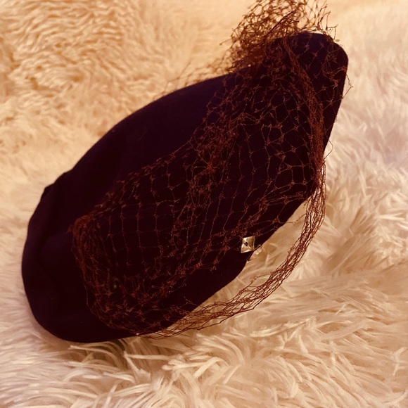 Vintage women’s hat FISK of Chicago burgundy w mesh pillbox style - Picture 11 of 12